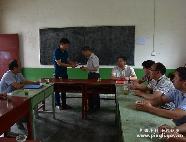 八仙镇中心小学:倾心育桃李 最美夕阳红-平利县人民