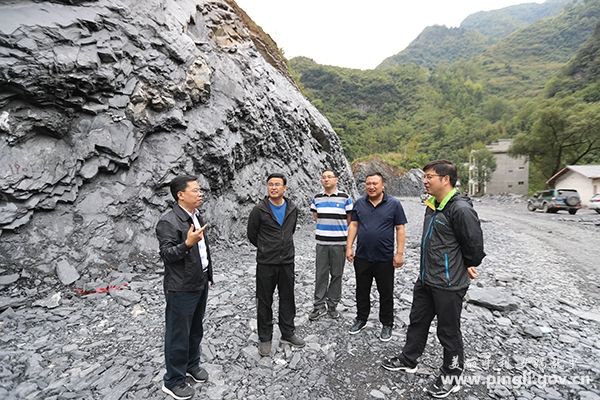 新闻中心 平利新闻 > 正文详情    郑小东强调,八仙镇是平利县最偏远