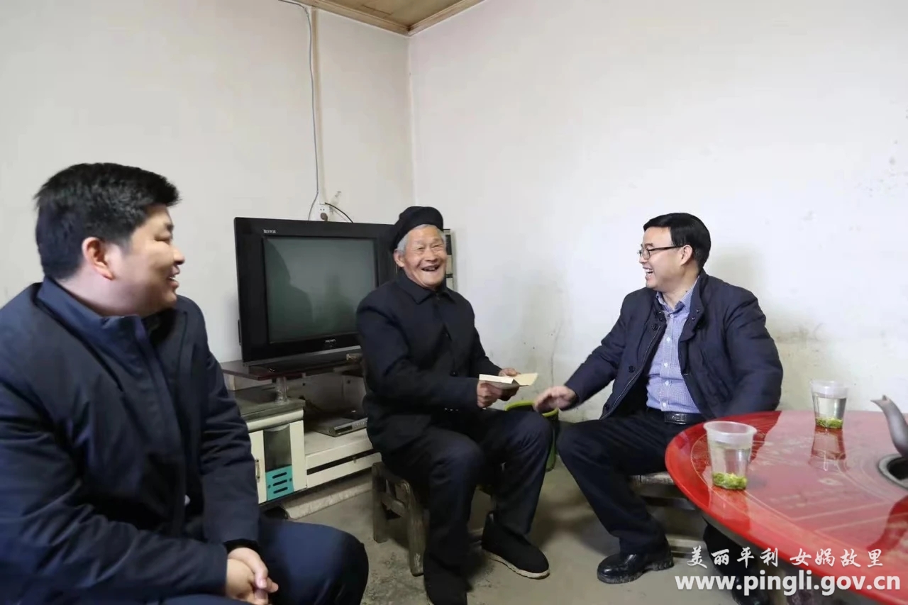 市人大常委会副主任,县委书记郑小东开展春节前走访慰问活动
